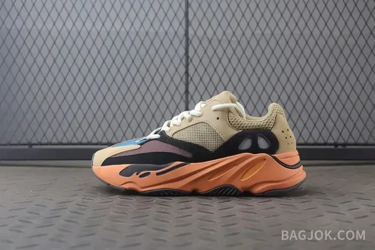 아디다스 YEEZY 700 상세 이미지