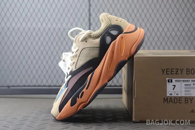 아디다스 YEEZY 700 상세 이미지