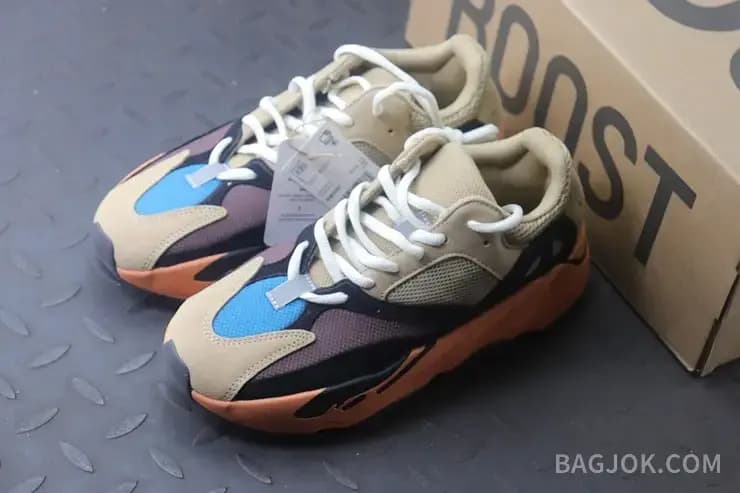 아디다스 YEEZY 700 상세 이미지