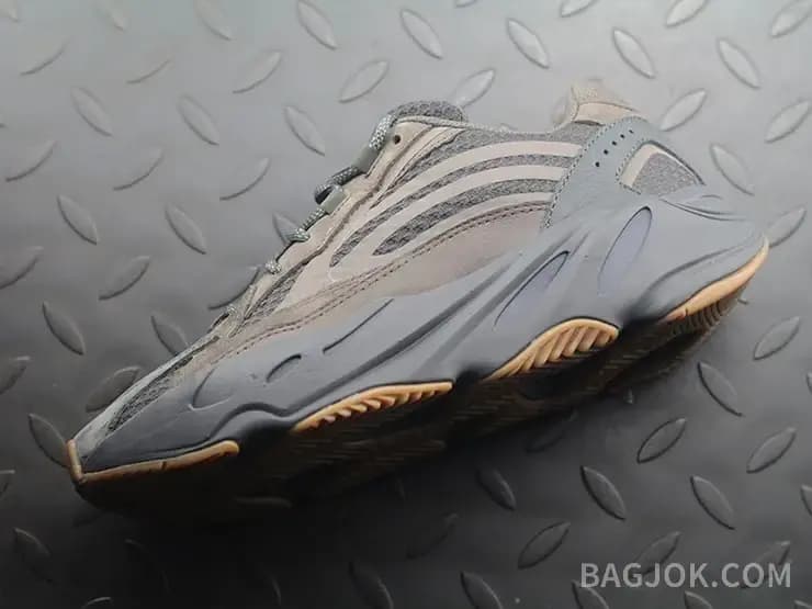 아디다스 YEEZY 700 상세 이미지