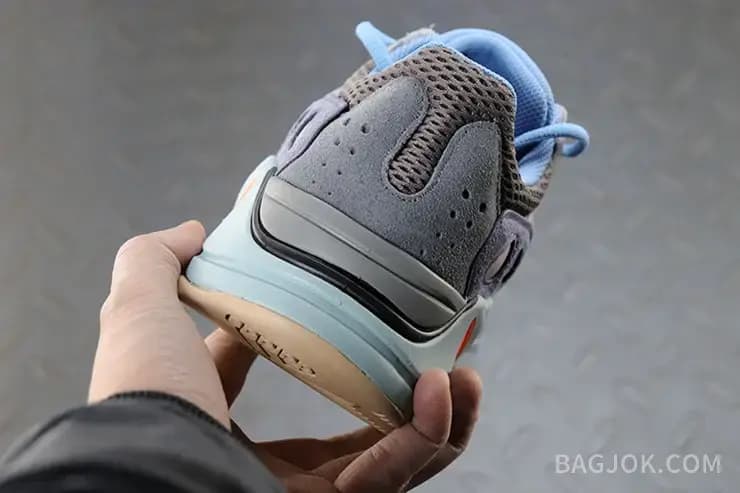 아디다스 YEEZY 700 상세 이미지