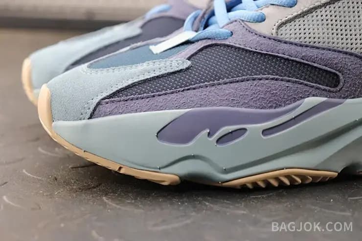 아디다스 YEEZY 700 상세 이미지