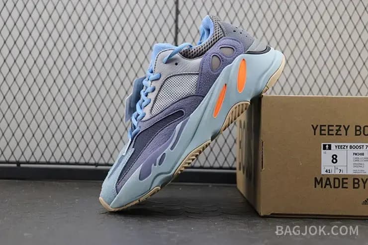 아디다스 YEEZY 700 상세 이미지