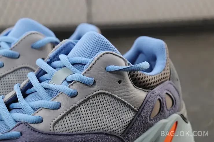 아디다스 YEEZY 700 상세 이미지