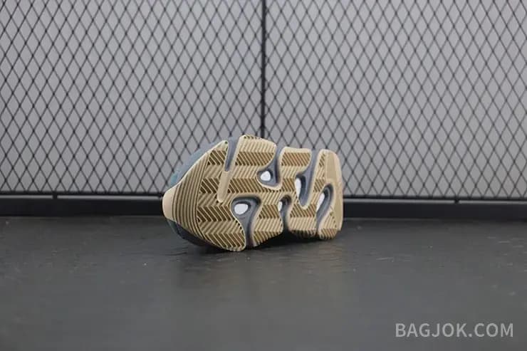 아디다스 YEEZY 700 상세 이미지