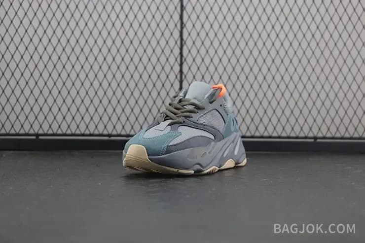 아디다스 YEEZY 700 상세 이미지