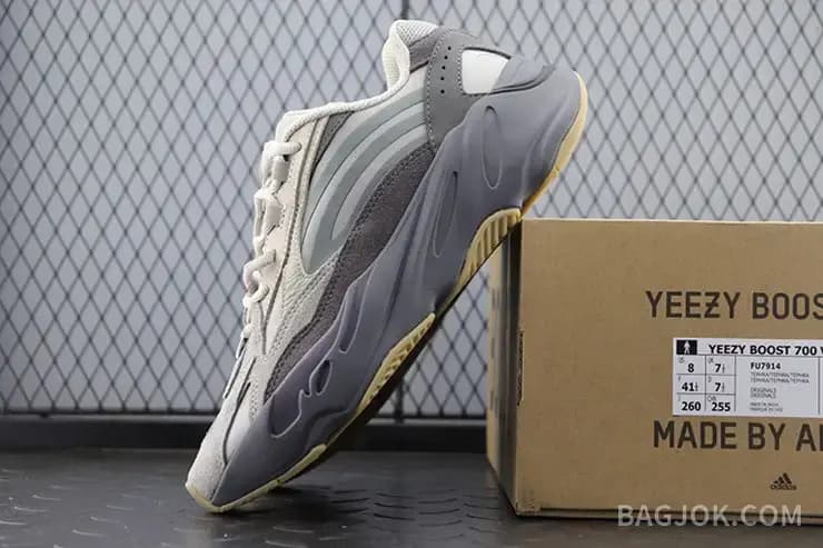 아디다스 YEEZY 700 상세 이미지
