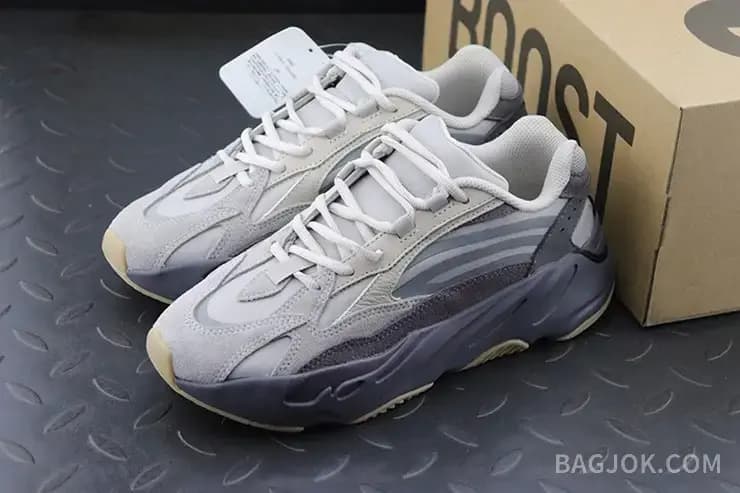 아디다스 YEEZY 700 상세 이미지