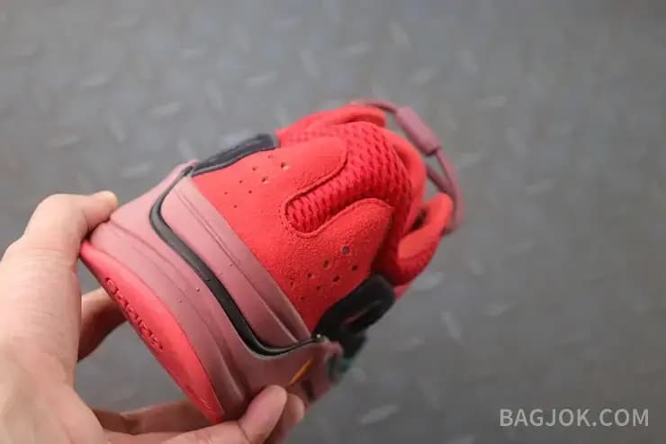 아디다스 YEEZY 700 상세 이미지