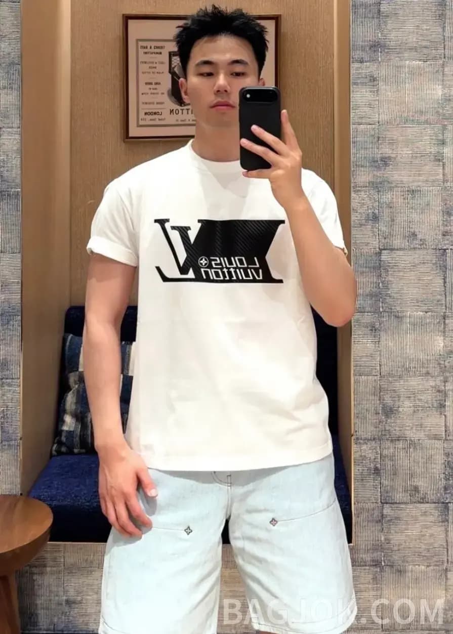루이비통 루이비통 로고 프린트 티셔츠 상세 이미지