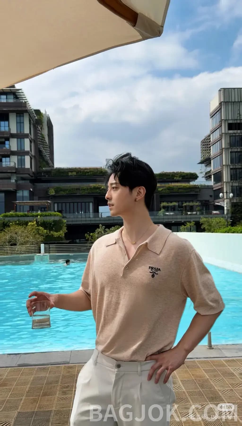 프라다  프라다 자수 카라 니트 폴로 티셔츠 상세 이미지