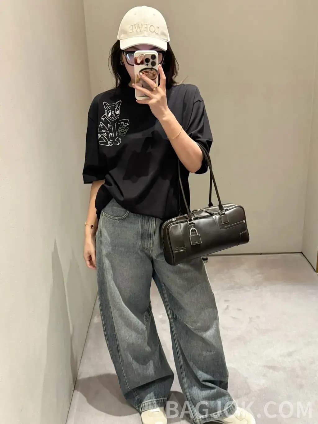 로에베 로에베 럭키 캣 자수 로고 반팔 티셔츠 상세 이미지