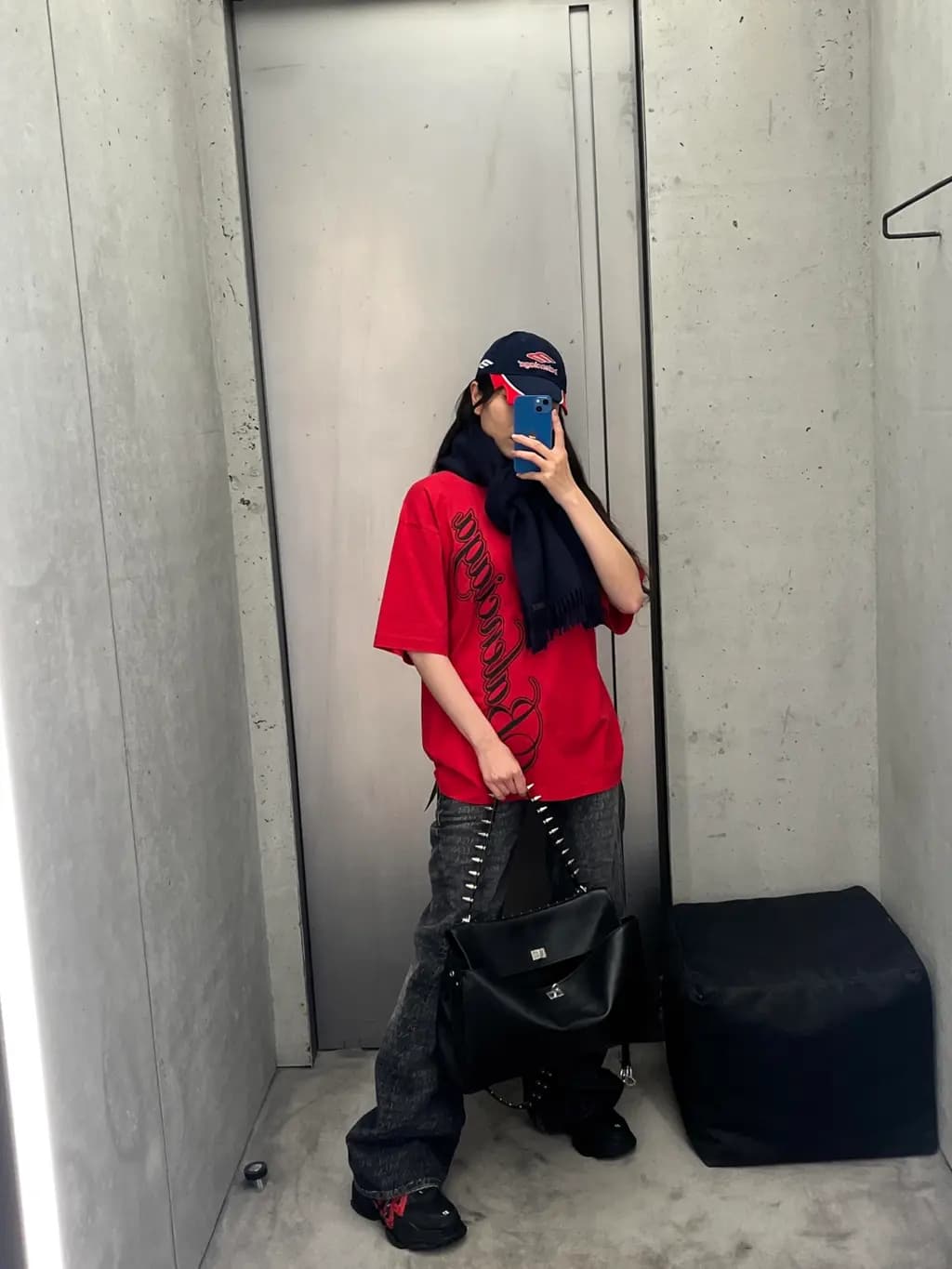 발렌시아가 발렌시아가 커시브 로고 자수 반팔 티셔츠 상세 이미지