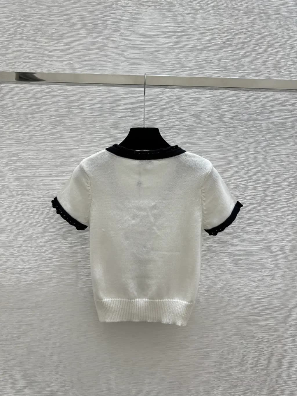 샤넬 샤넬 CC 보우 버튼 크롭 반팔 니트 상세 이미지