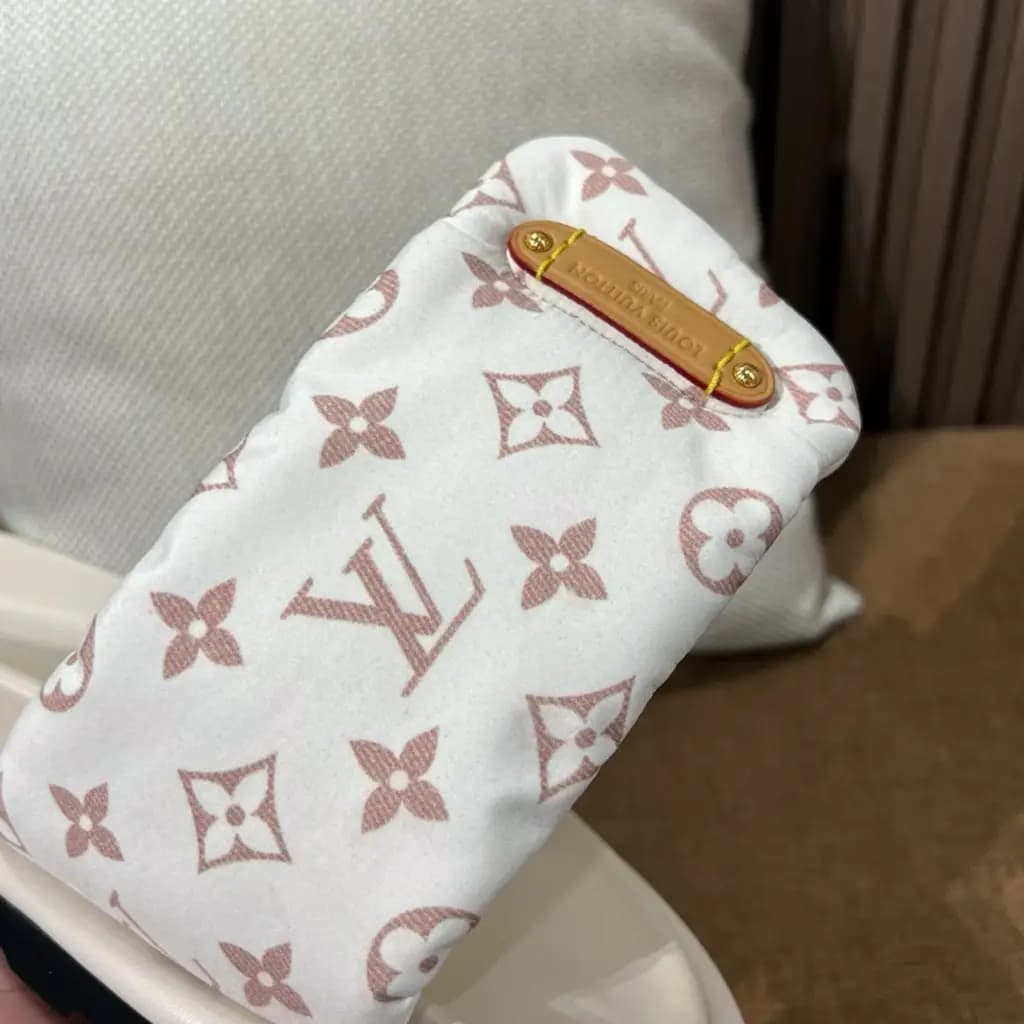 루이비통 루이비통 풀 필로우 플랫 컴포트 뮬 상세 이미지