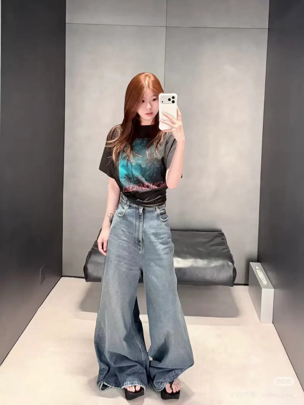 발렌시아가 발렌시아가 26SS 비치 아티스틱 반팔티 상세 이미지