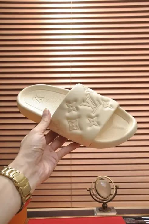 루이비통 루이비통 워터프론트 뮬 슬리퍼 상세 이미지