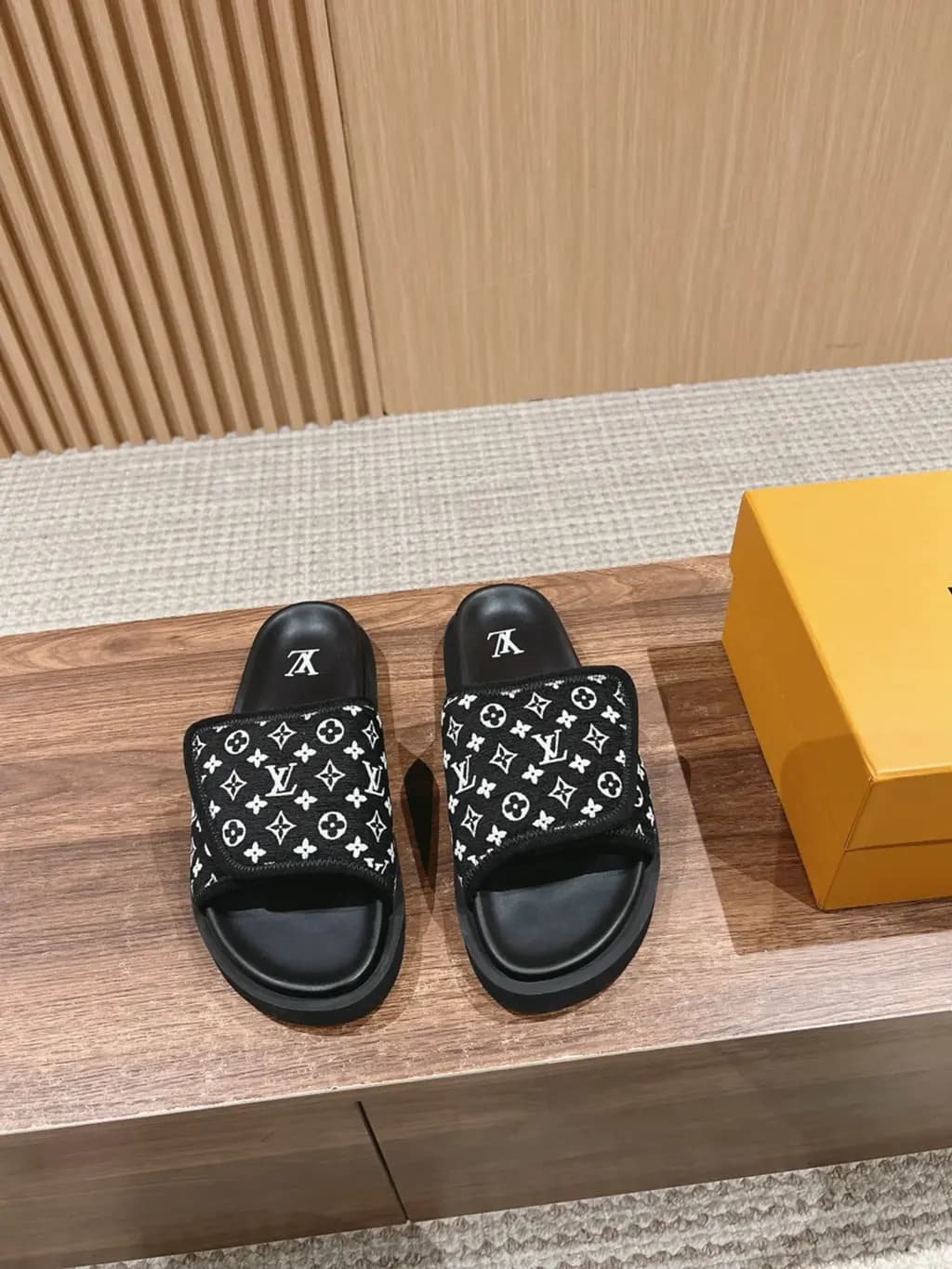 루이비통 루이비통 마이애미 뮬 상세 이미지