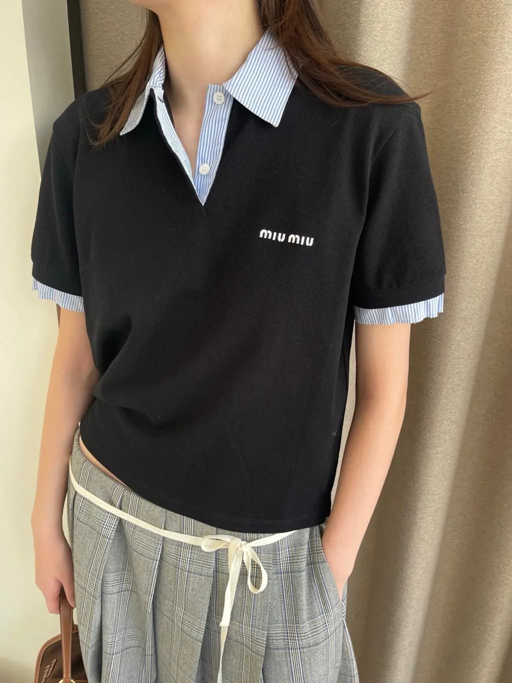 미우미우 미우미우 체크 칼라 포인트 피케 폴로 티셔츠 상세 이미지