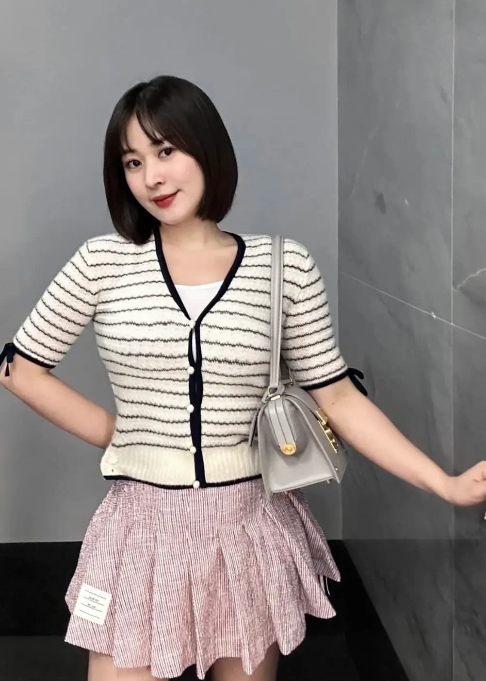 톰브라운 톰 브라운 캐시미어 실크 스트라이프 니트 가디건 상세 이미지