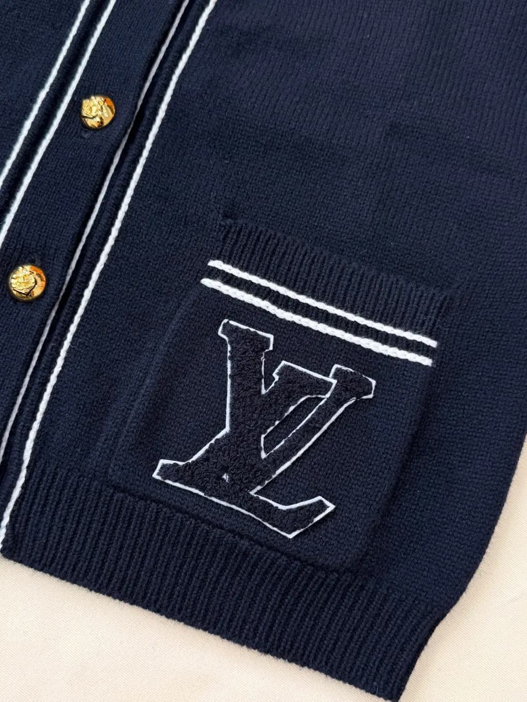 루이비통 루이비통 노티컬 LV 크롭 가디건 상세 이미지