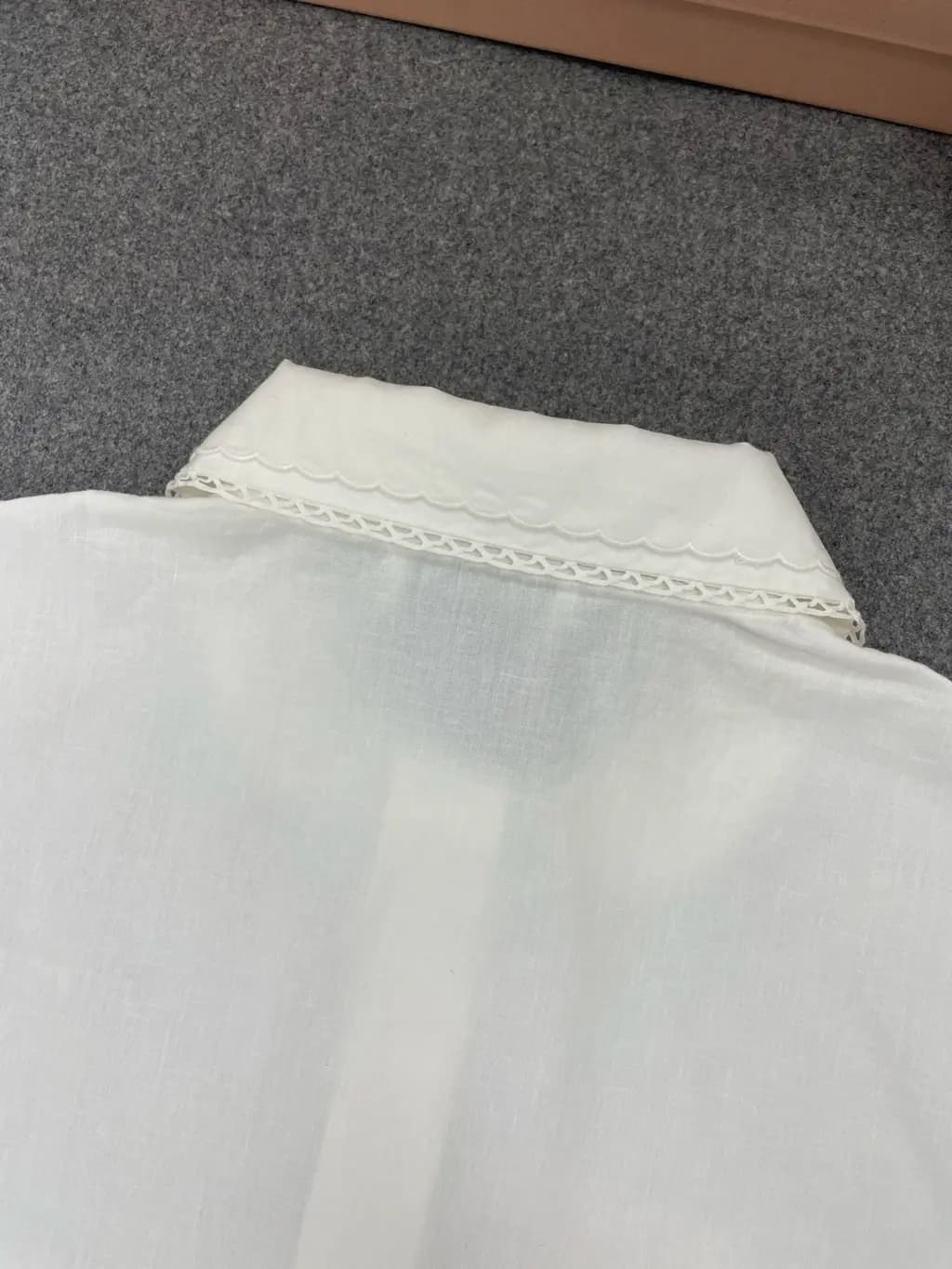 미우미우 미우미우 스캘럽 칼라 린넨 블렌드 반팔 셔츠 상세 이미지