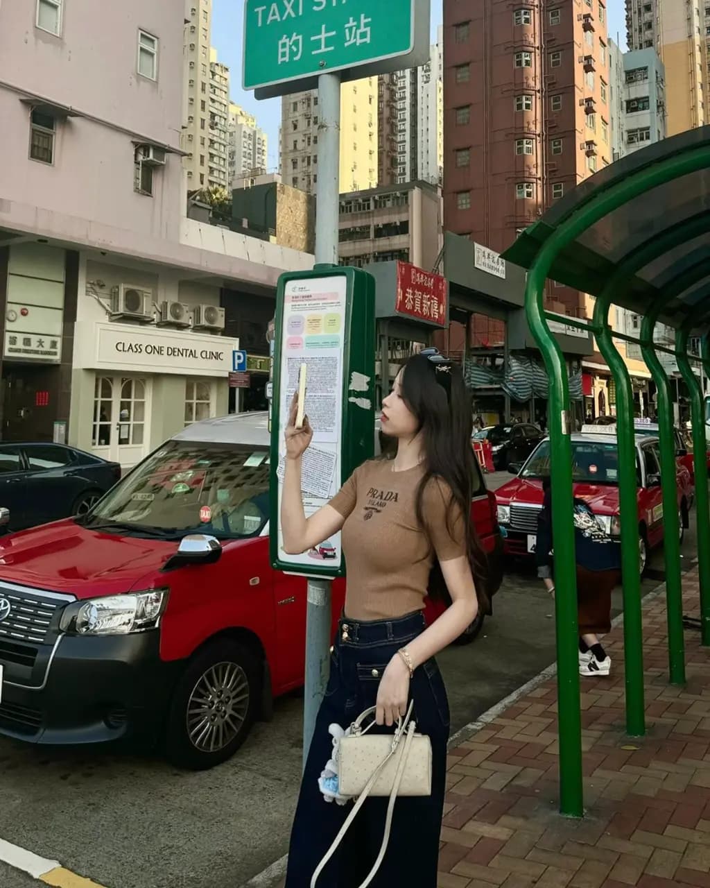 프라다 프라다 리브드 로고 반팔 니트 티셔츠 상세 이미지