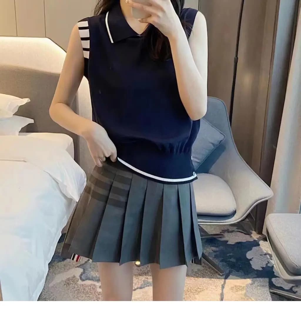 톰브라운 톰브라운 시그니처 4-Bar 배색 칼라 민소매 나시 상세 이미지