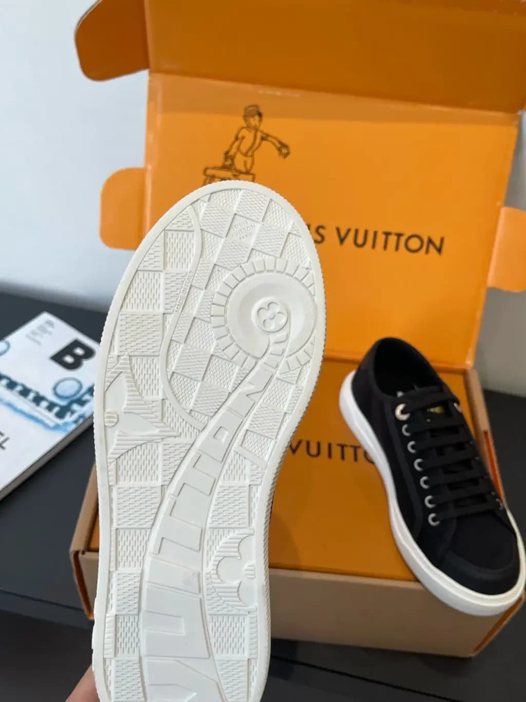 루이비통 루이비통 여성 라군 레터링 스니커즈 상세 이미지
