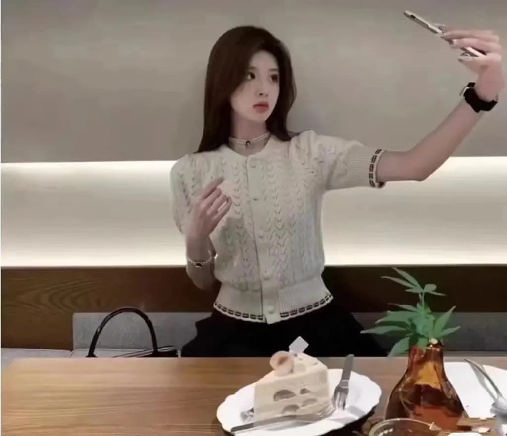 톰브라운 톰브라운 시그니처 케이블 포인텔 반팔 니트 가디건 상세 이미지