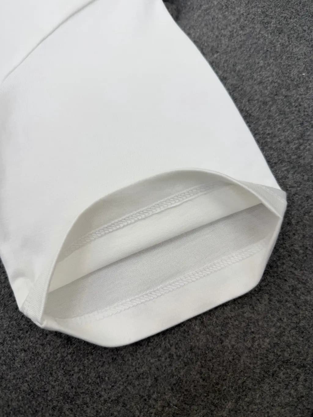 셀린느 셀린느 CC 로고 자수 크루넥 티셔츠 상세 이미지