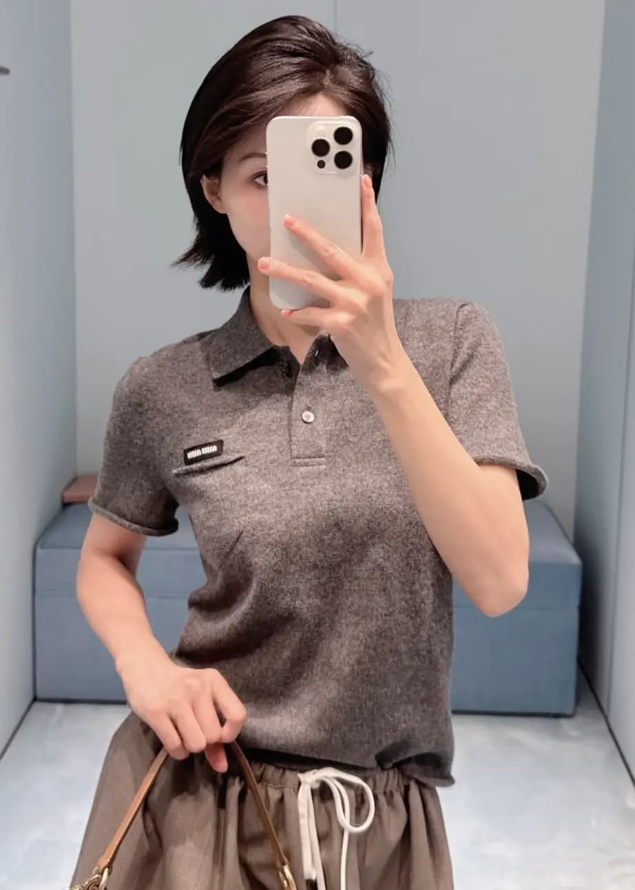 미우미우 미우미우 시그니처 울 캐시미어 블렌드 폴로 티셔츠 상세 이미지