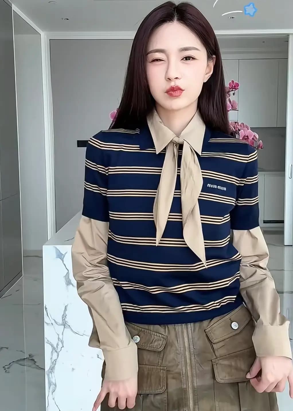 미우미우 미우미우 시그니처 스트라이프 칼라 폴로 캐시미어 니트 상세 이미지