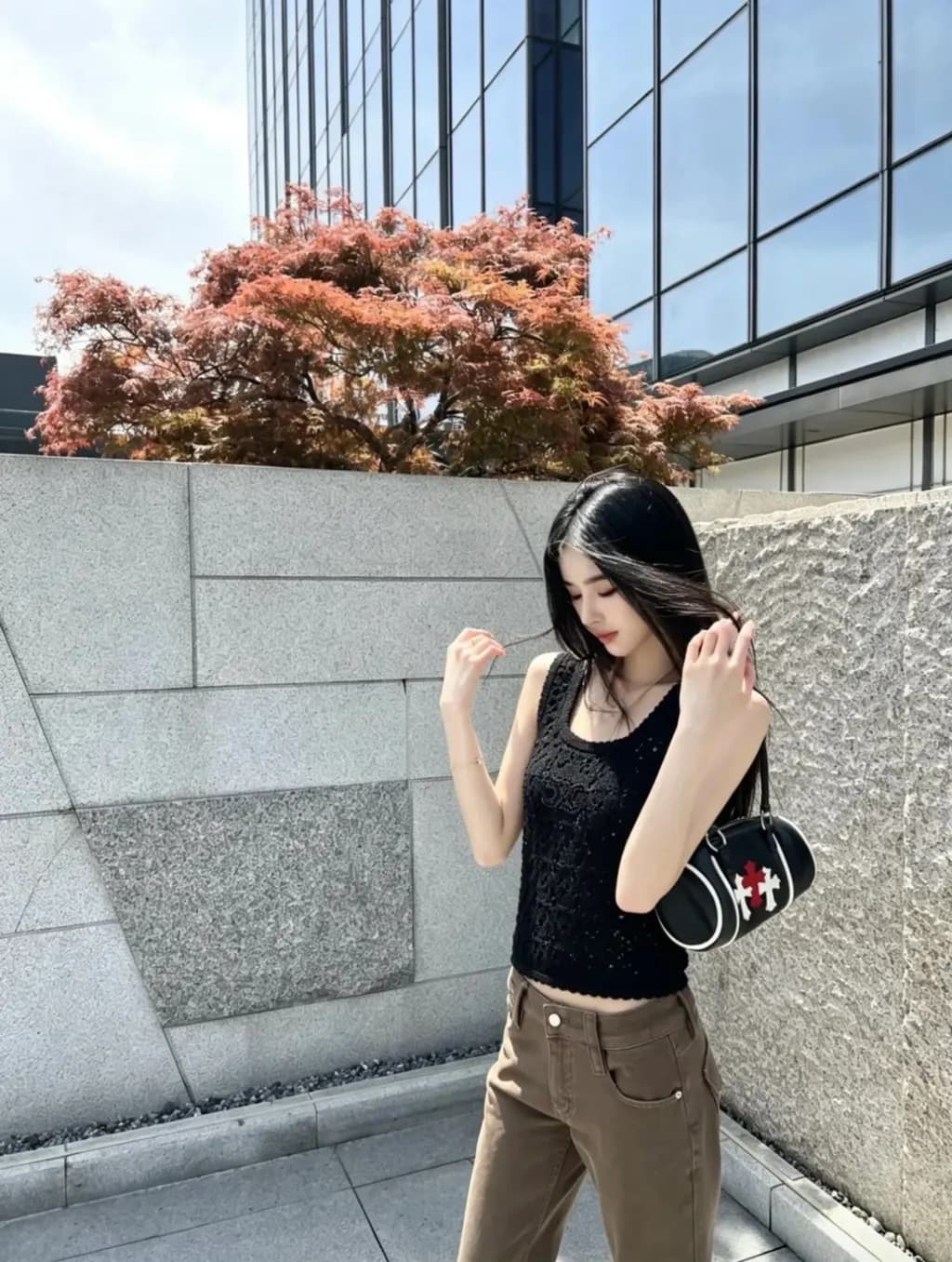 셀린느 셀린느 트리옹프 패턴 크로셰 민소매 크롭 탑 상세 이미지