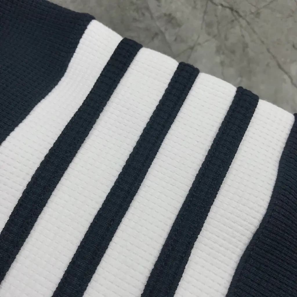 톰브라운 톰브라운 시그니처 4바 리브드 스웨트팬츠 상세 이미지