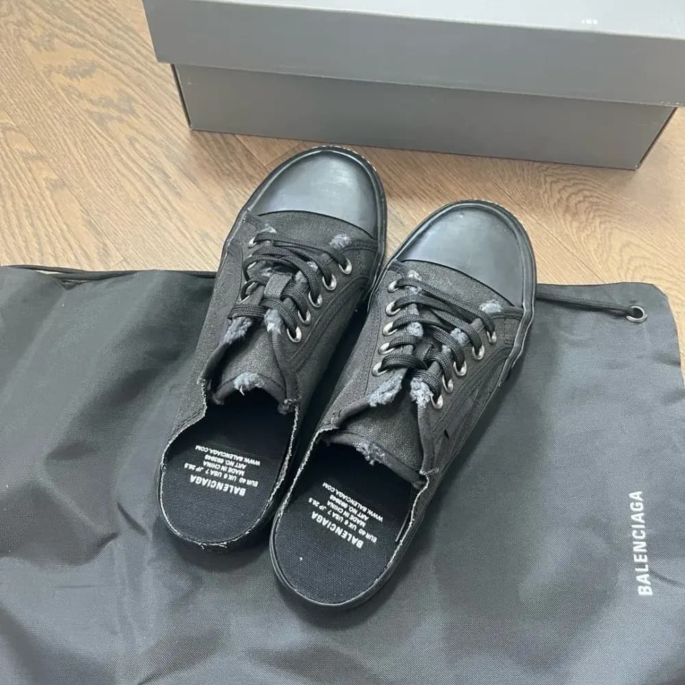 발렌시아가 발렌시아가 블로퍼 25SS 상세 이미지