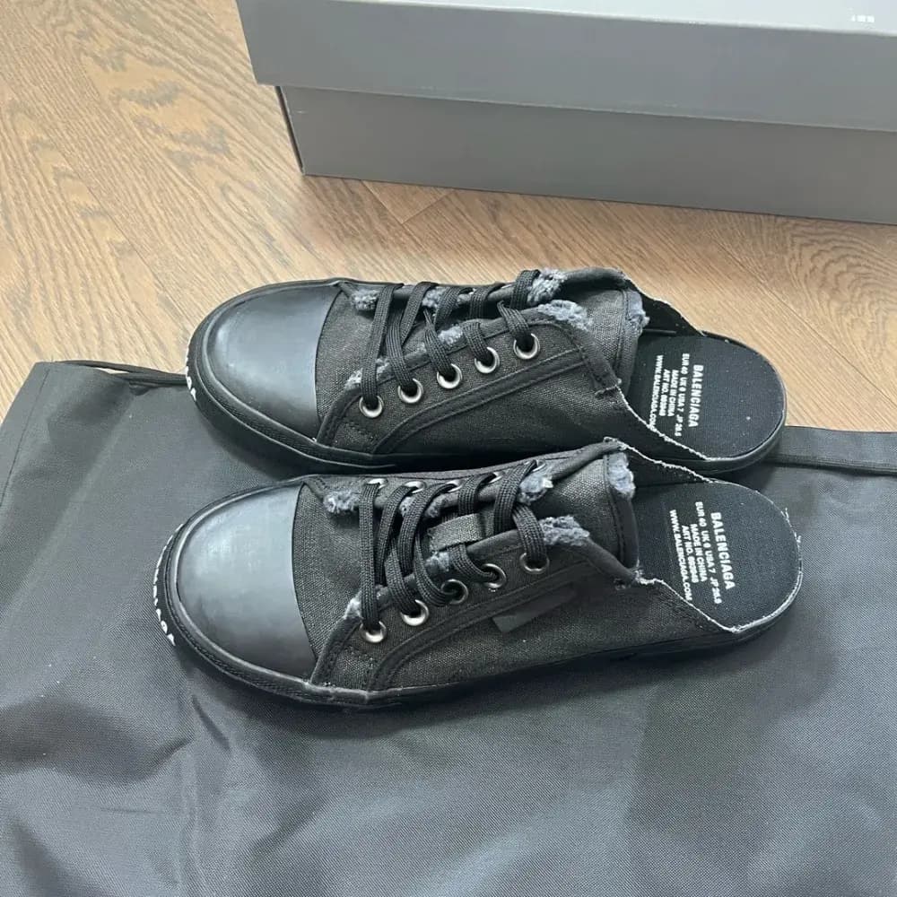 발렌시아가 발렌시아가 블로퍼 25SS 상세 이미지