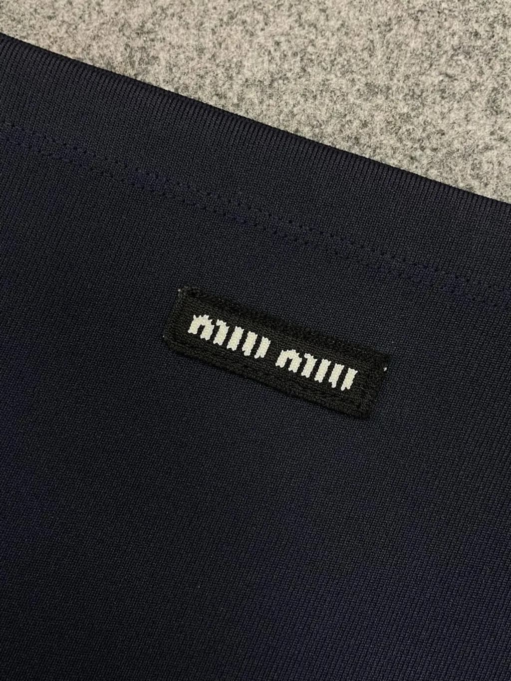 미우미우 미우미우 화이트 사이드라인 미니 스커트 상세 이미지