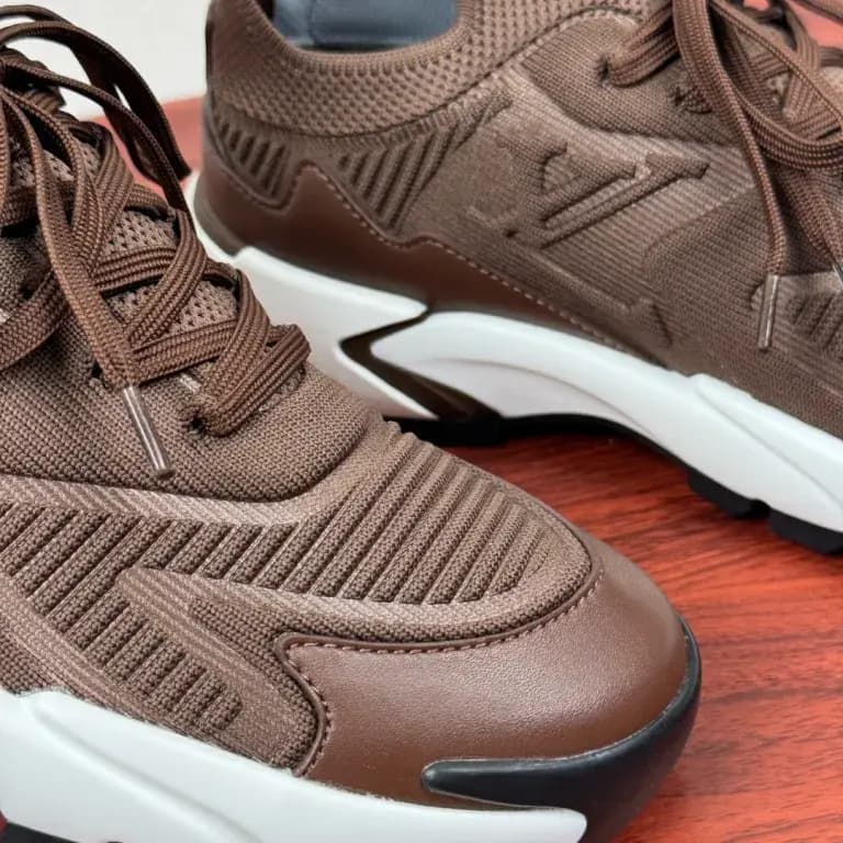 루이비통 루이비통 러너 태틱 스니커즈 상세 이미지