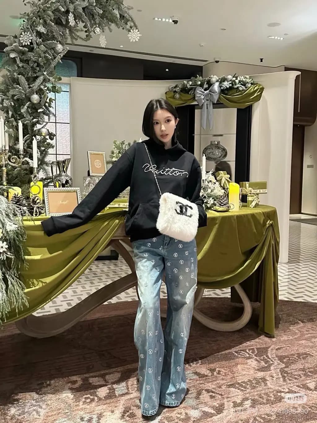 루이비통 루이비통 올오버 모노그램 스팽글 자수 와이드 데님 팬츠 상세 이미지