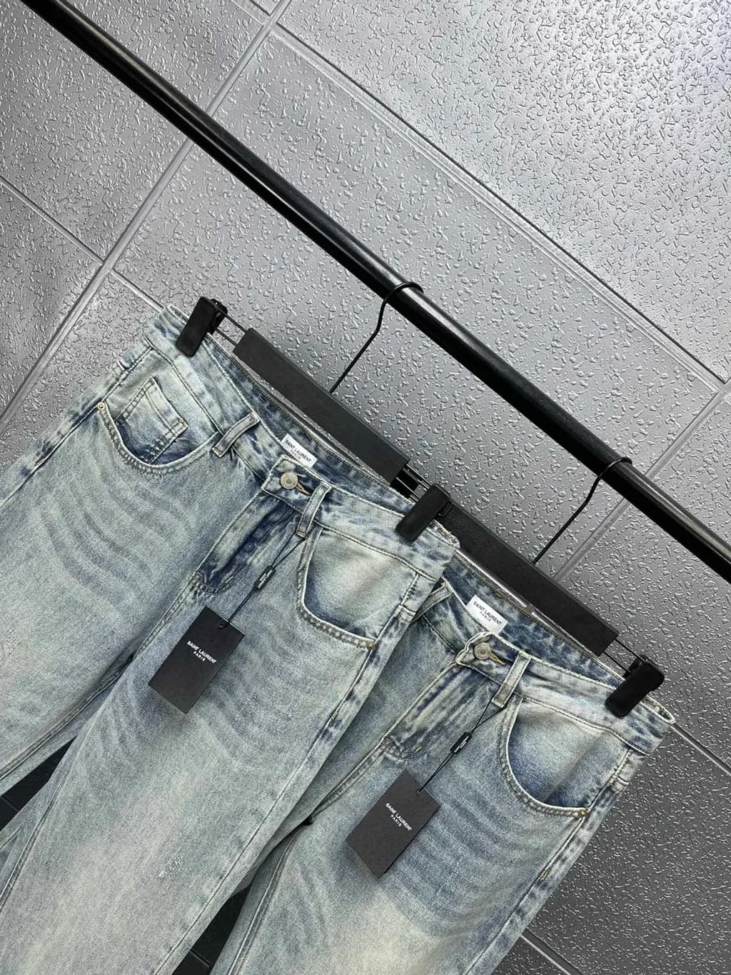 생로랑 생로랑 YSL 메탈 로고 워싱 스트레이트 데님 팬츠 상세 이미지