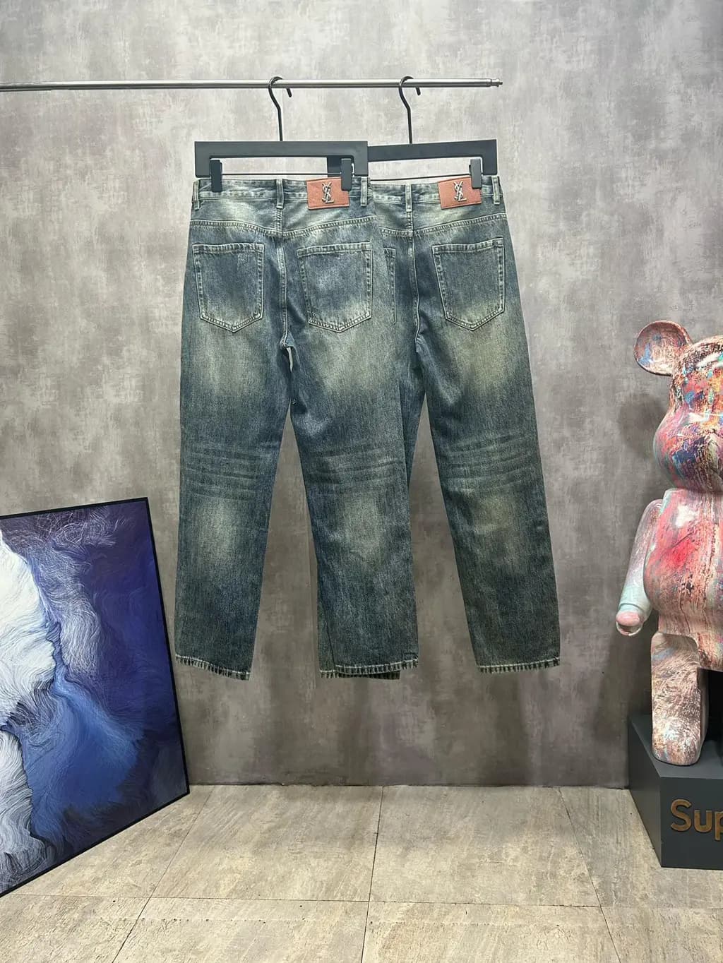 생로랑 생로랑 YSL 메탈 로고 워싱 스트레이트 데님 팬츠 상세 이미지