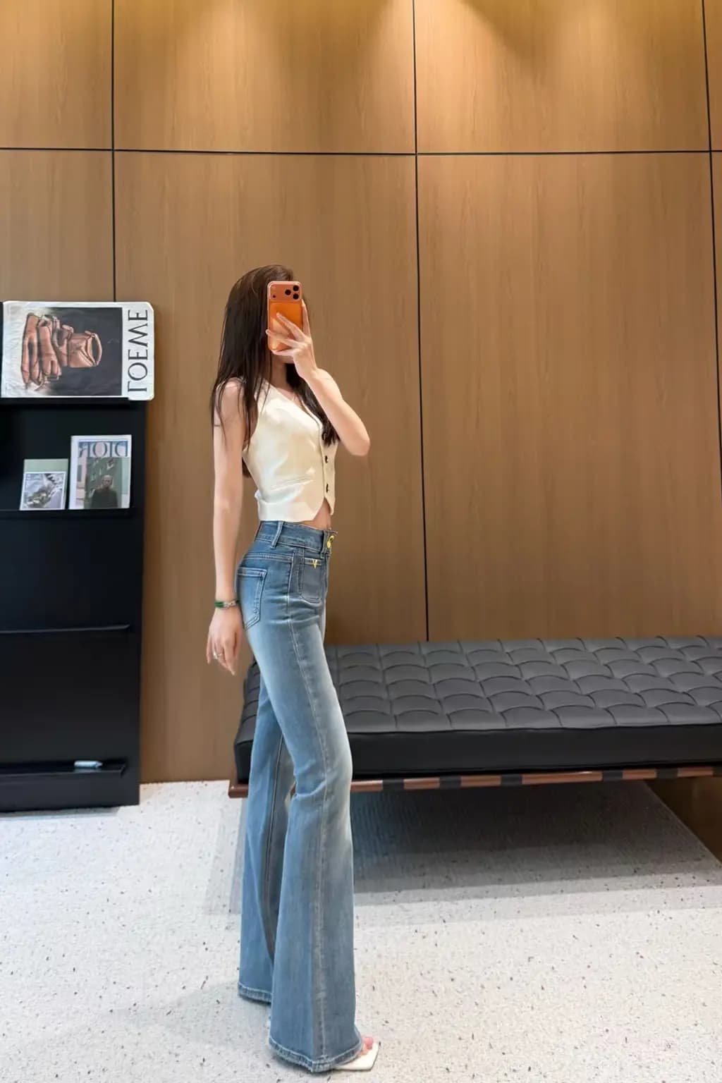 발렌티노 발렌티노 V 로고 골드 하드웨어 와이드 데님 팬츠 상세 이미지
