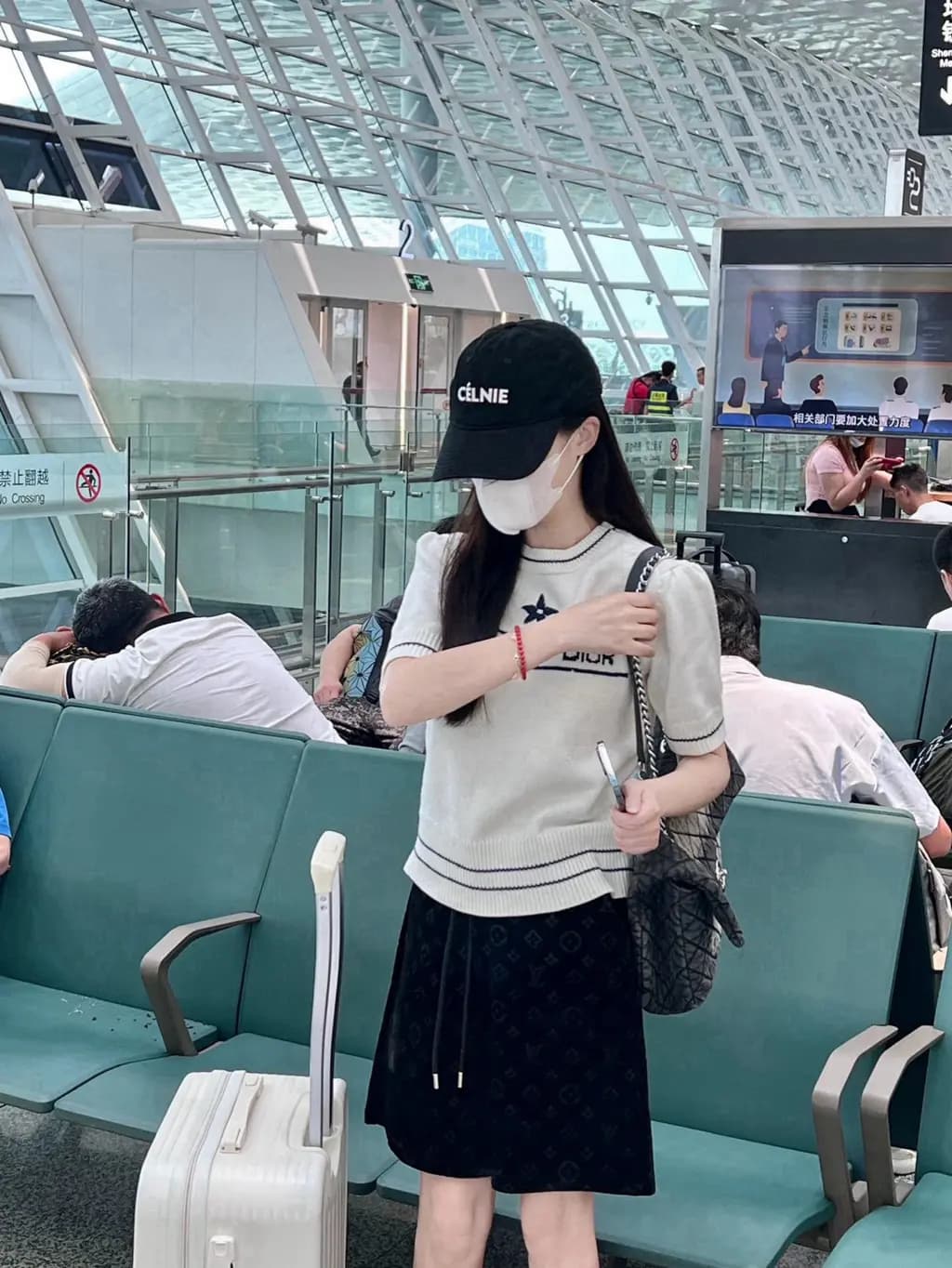 루이비통 루이비통 올오버 모노그램 플록 벨벳 쇼츠 상세 이미지