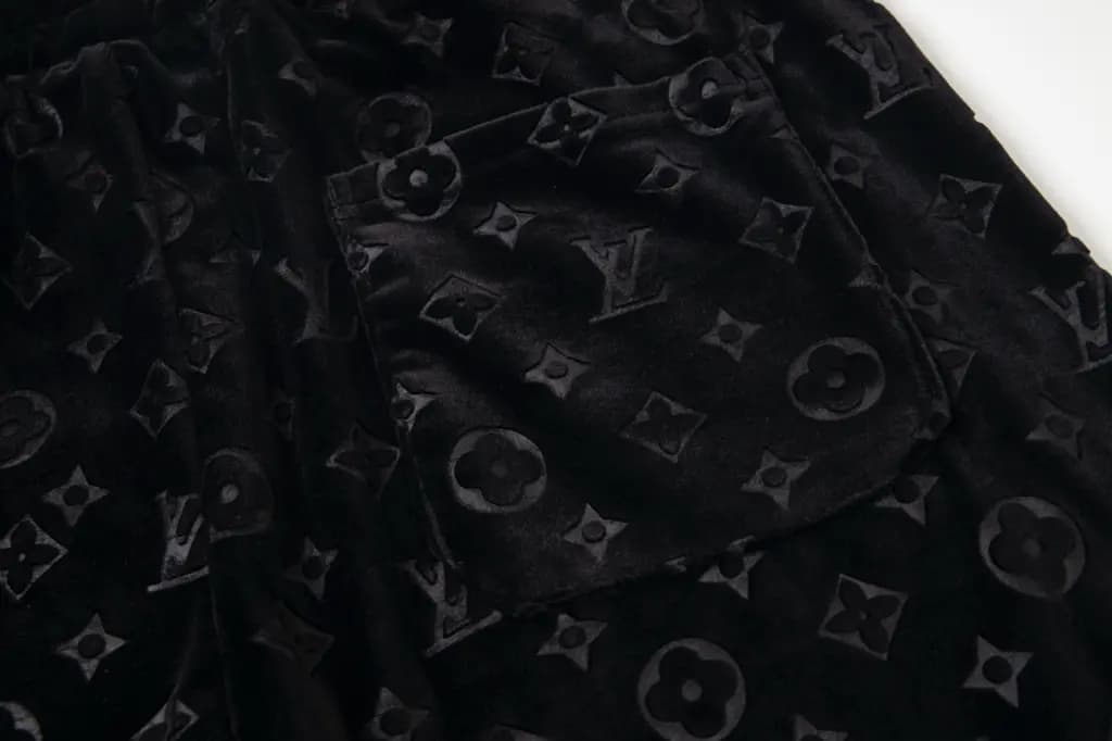 루이비통 루이비통 올오버 모노그램 플록 벨벳 쇼츠 상세 이미지