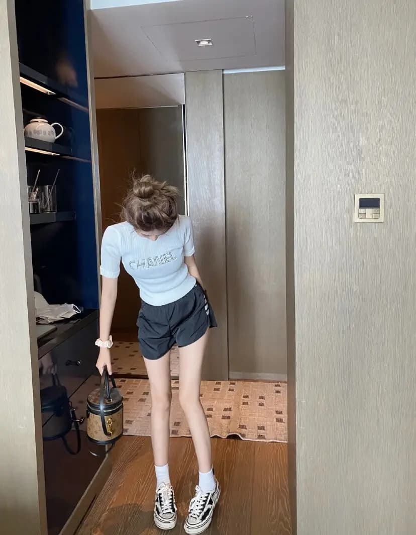 톰브라운 톰브라운 4바 스트라이프 트랙 쇼츠 상세 이미지