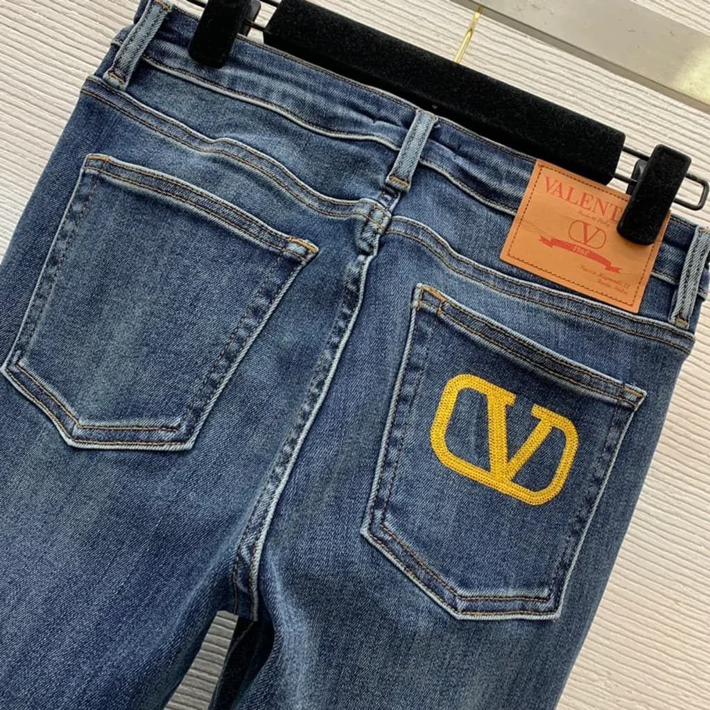 발렌티노 발렌티노 V로고 자수 슬림 데님 팬츠 상세 이미지
