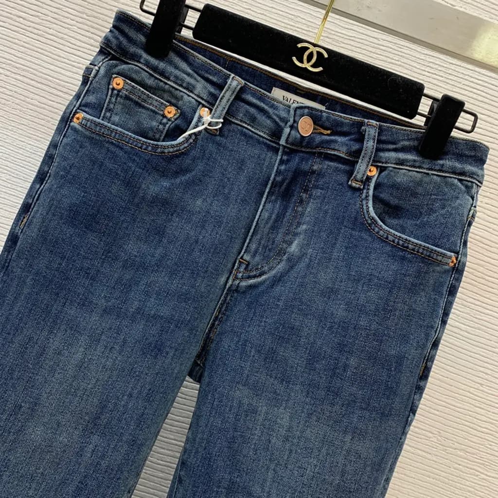 발렌티노 발렌티노 V로고 자수 슬림 데님 팬츠 상세 이미지