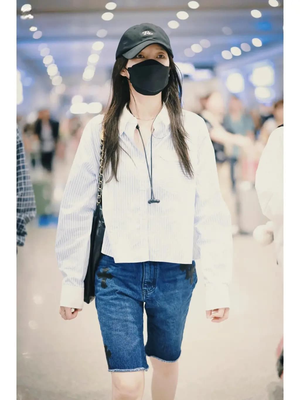 크롬하츠 크롬하츠 레더 크로스 패치 워싱 데님 쇼츠 상세 이미지