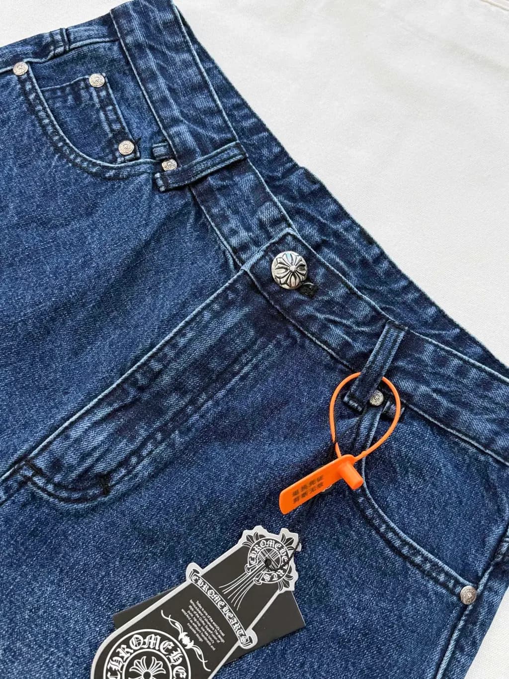 크롬하츠 크롬하츠 레더 크로스 패치 워싱 데님 쇼츠 상세 이미지